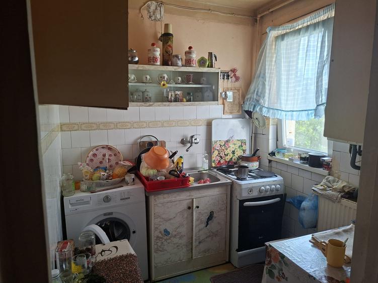 De vanzare apartament cu 3 camere in Dambu
