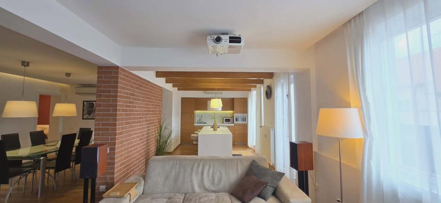 Apartament exclusivist 4 camere de vânzare, central, pietonal/str. Republicii
