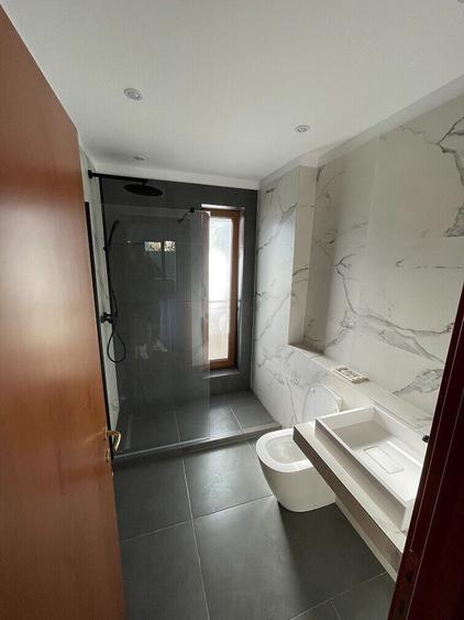 VANZARE 3 CAMERE FLOREASCA LAC