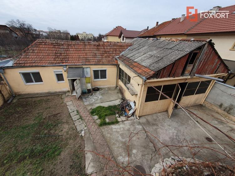 Casa individuala cu 6 camere, garaj si teren de 500 mp - zona Sagului