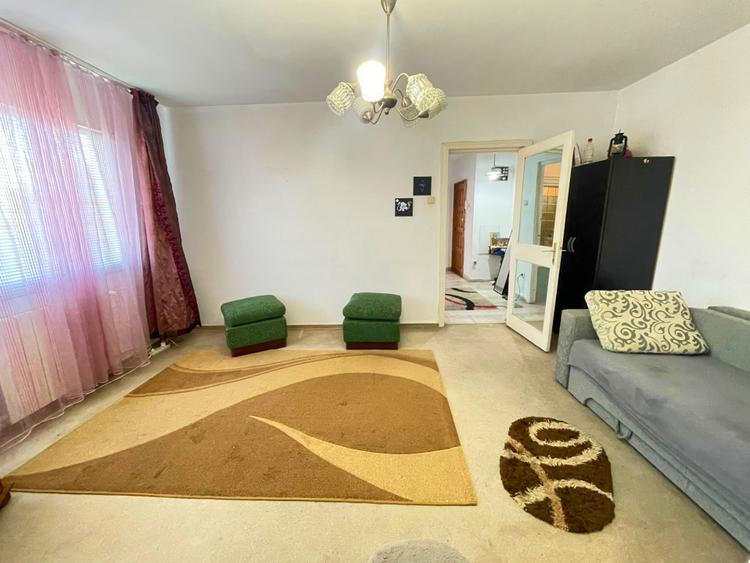 Apartament 2 camere-Cantemir-Podu Ros-etaj intermediar