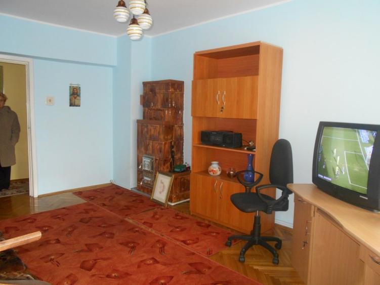 Inchiriez apartament 4 camere in zona Lipovei