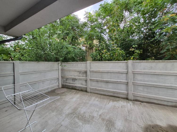 Apartament 2 camere si curte proprie zona 13 Septembrie