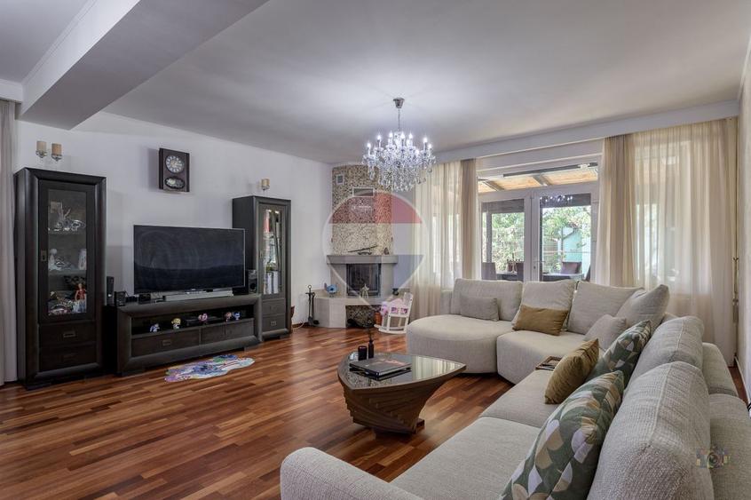 Vilă renovată P+1+M | Foișor vitrat, grădină și jacuzzi