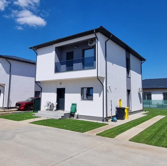 Casă 4 camere, 130 mp, curte 330 mp, mutare imediată