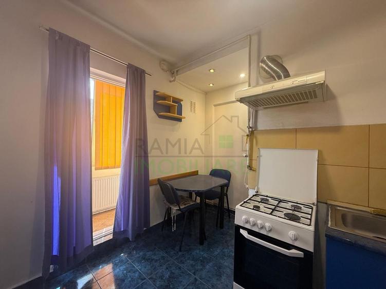 Apartament 3 camere decomandat cu 2 băi în Calea București