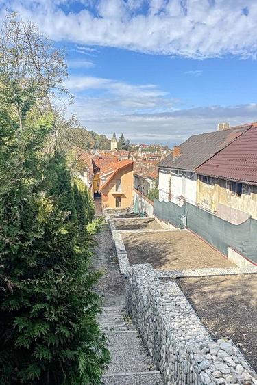 Pensiune de 15 camere in Centrul Istoric la 400m de Piata Sfatului