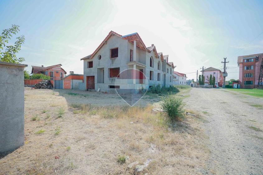 Casă de Vânzare cu 4 Camere, la Roșu - Beiuș