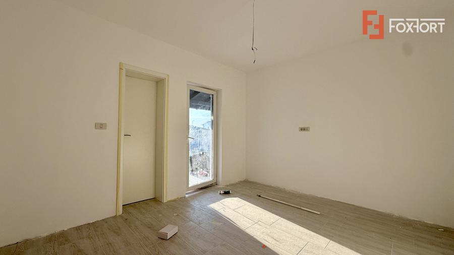 Duplex de vanzare, 3 camere pe parter + pod - Mosnita Veche