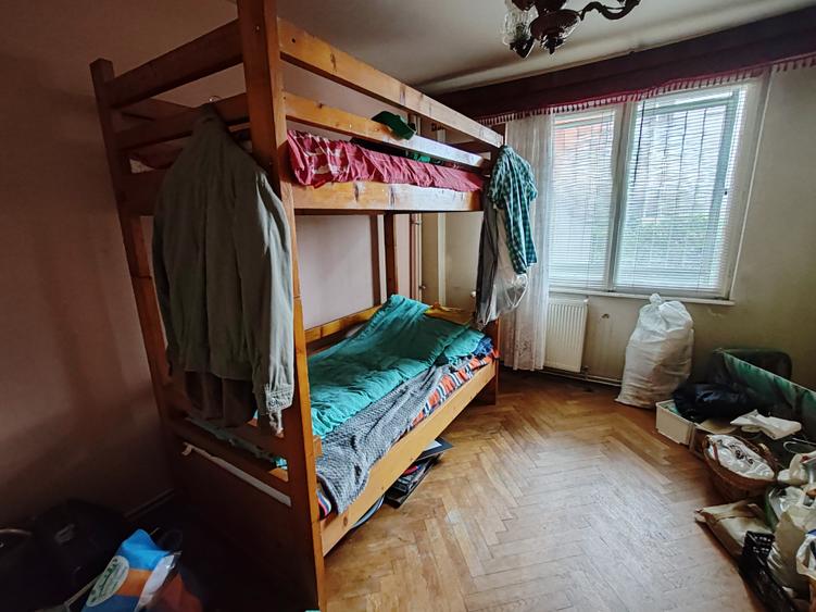 Apartament 3 camere liber la vanzare zona Vlahuta