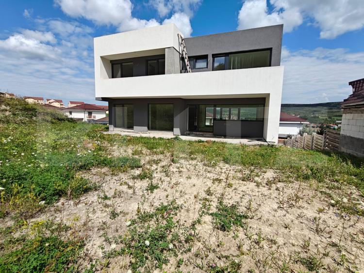 Casa individuala, 280mp, 500 teren, garaj dublu, terasa circulabila, Chinteni!