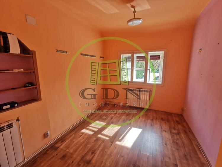 Casa individuala de vanzare in cartierul Iorga, parter+mansarda.