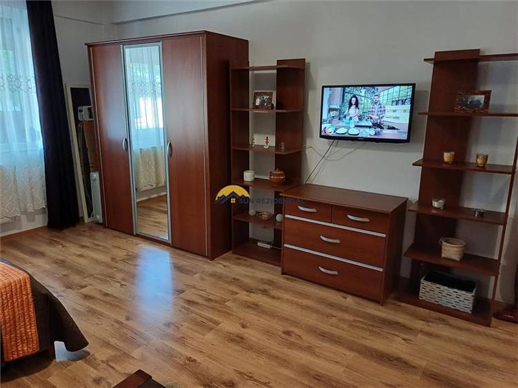Metrou Aparatorii Patriei- garsoniera in bloc 2012