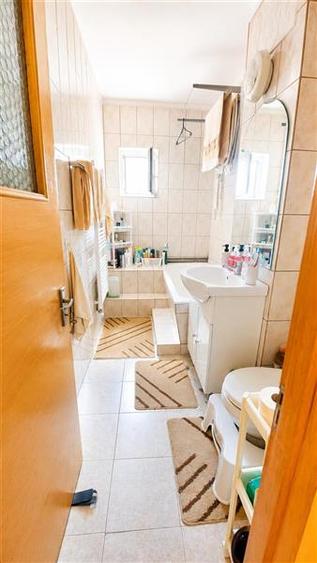 Apartament 3 camere decomandat,2 bai,etaj 5/8 78 mp 2 balcoane, zona Vlahuta-Ge