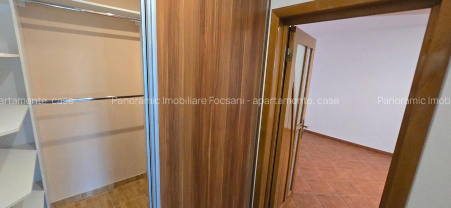 2 camere de vanzare , etaj superior, central  Focsani - 20