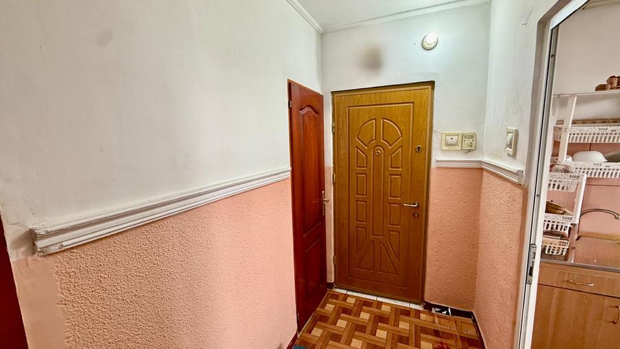 Apartament cu 3 camere decomandat in Alexandru cel Bun