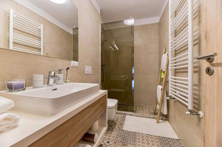 Penthouse Exclusivist cu Terasă Panoramică și Jacuzzi – Coresi Brașov