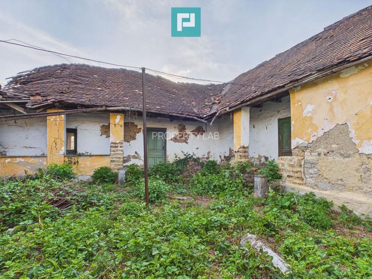 Casă în centrul localității Dezna, județul Arad - 12