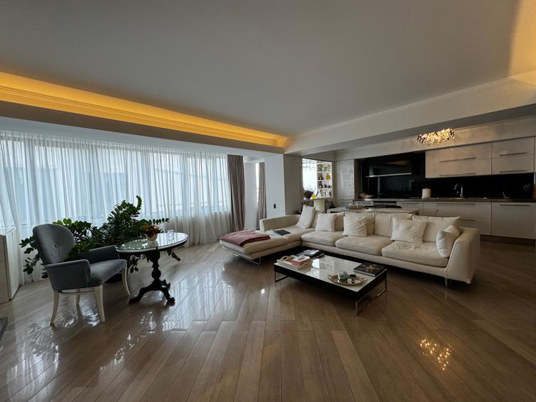 Apartament 4 camere//bloc boutique//parcare//mobilat complet
