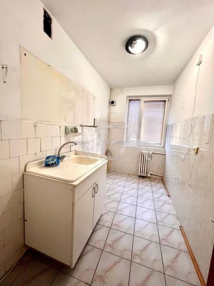 Apartament 3 camere dec Berceni /  Emil Racovita