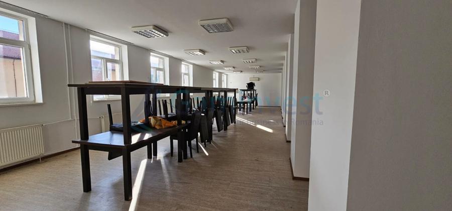 Cladire mixta - birouri si spatii depozitare - atelier, in zona Clujului, Oradea