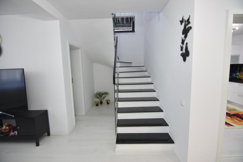 Casa / Vila P+1, 4 camere, Mobilata si Utilata complet NOU