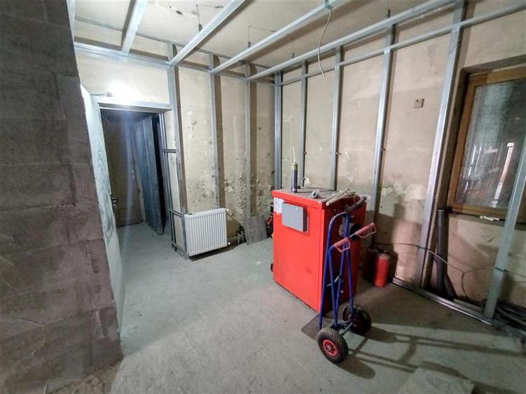 Oravita, Spatiu Com. (Apartament) 89MP, Zona Centrala, Pret Negociabil