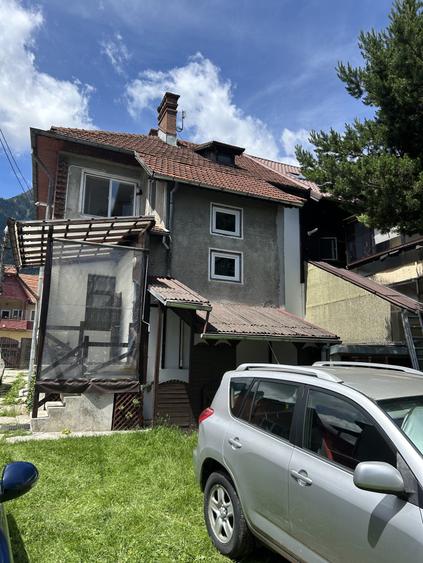 Casă individuală 320 mp, 540 mp teren – Bușteni, DN1