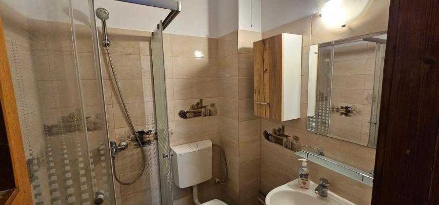 Inchiriez apartament 4 camere, complet decomandat, in zona Arcu -Rapa Galbena
