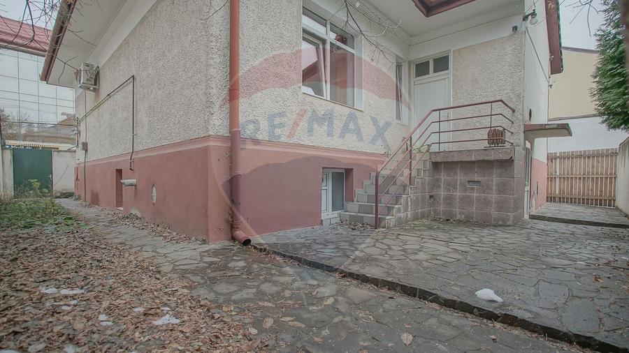 Spațiu comercial în casă, 204 mp utili, lângă AFI Brașov