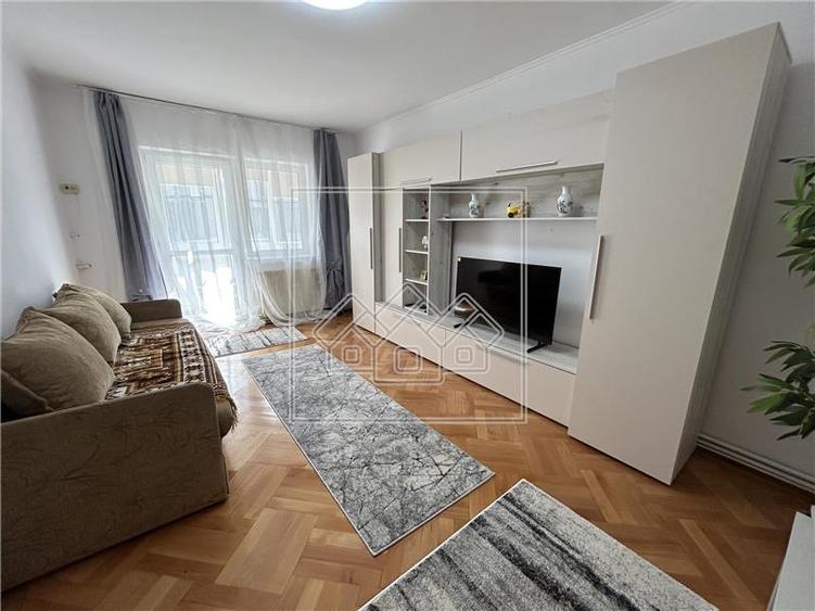 Apartament spatios cu 3 camere, Str. Scoala de Inot