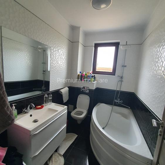 Vila p+2 in Mamaia Sat de vanzare,9 camere ,10 bai,3 bucatarii,posibilitate rate - 22
