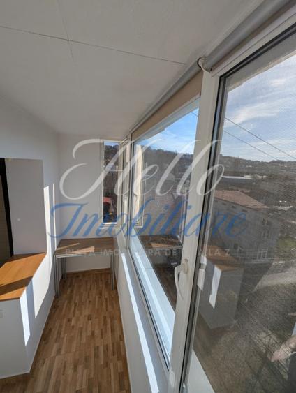 Vand apartament 2 camere 37,5 mp+balcon 3,5mp zona Dambul Rotund