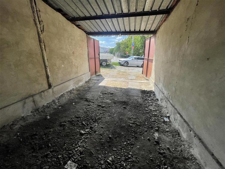 Garaj langa Carrefour - pe teren proprietate