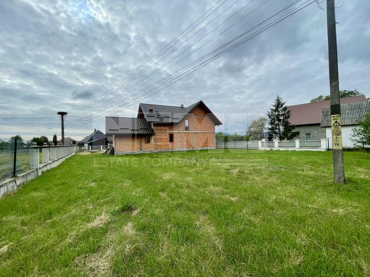 CASA LA ROSU DIN CARAMIDA + GARAJ I 12,5 ARI I VICOV DE SUS I