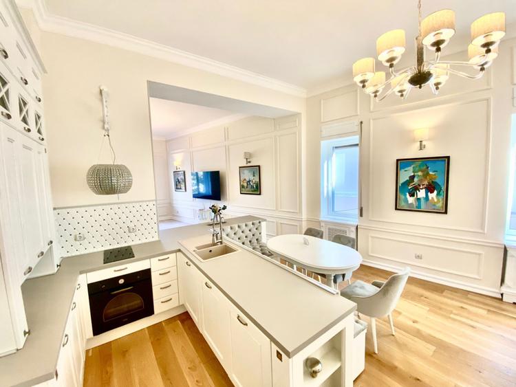 Apartament 2 camere ultracentral, mobilat, utilat, cu vedere spre malul Crișului