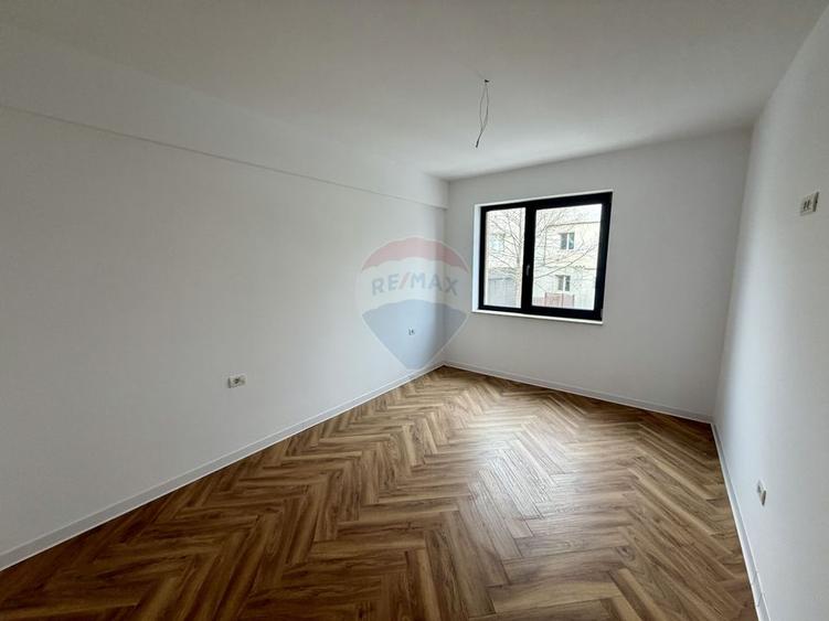 Apartament 3 camere bloc nou zona Finante