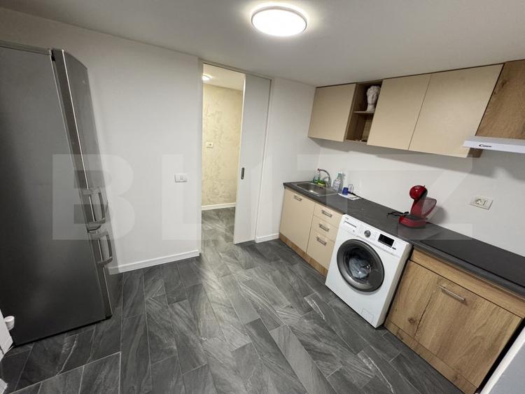 Apartament 2 camere, semidecomandat, curte 50mp Zona Casa Studentilor