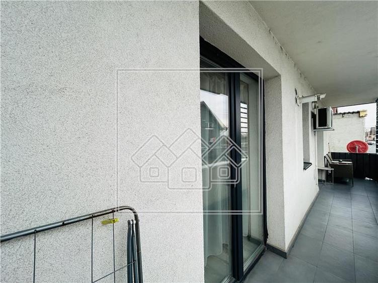Ap cu 3 camere, balcon mare, loc de parcare - Zona Turnisor