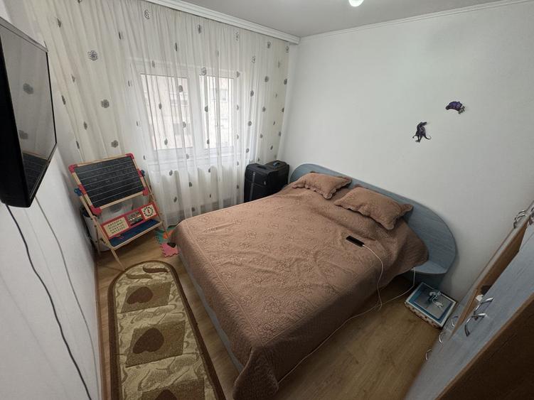 Apartament 3 camere zona Cet