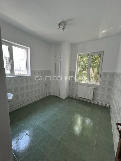 Vila\Sector2\Locuri de parcare\Utilitati\Nemobilata\Curte - 3