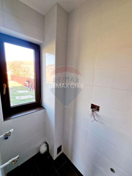 Casă / Vilă cu 8 camere de vânzare în zona Balaur - 42