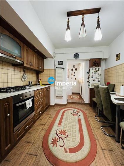 Inchiriez apartament 3 camere, decomandat, Pacurari - Petru Poni