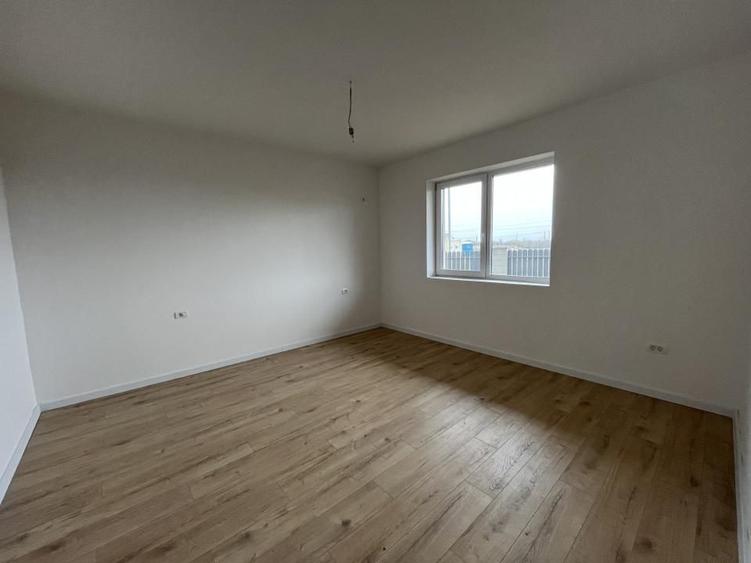 ULTIMUL APARTAMENT, CURTE PROPRIE, 3 CAMERE