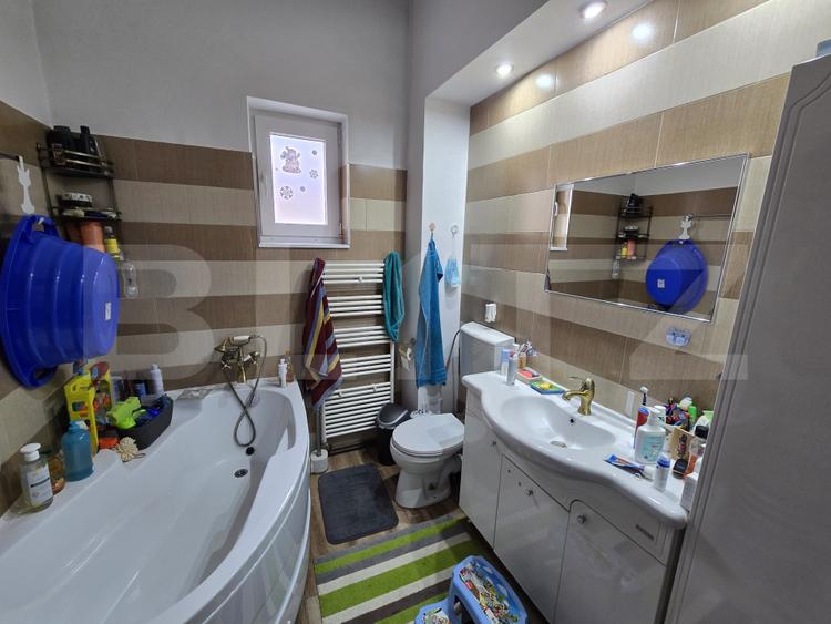 Apartament in casa 100 mp, 3 camere, teren 260mp, zona Dambul Rotund