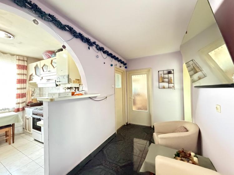 Apartament spatios, 2 camere, 57 mp, partial renovabil - Micro