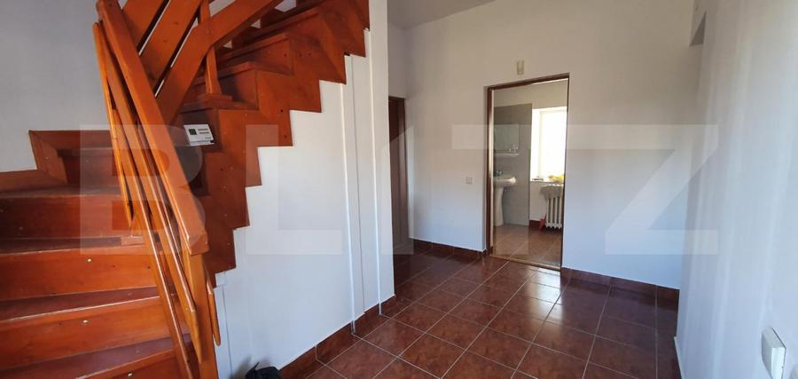 Casă 270 mp cu 3 intrări separate, Teren 500 mp, zona Oasului