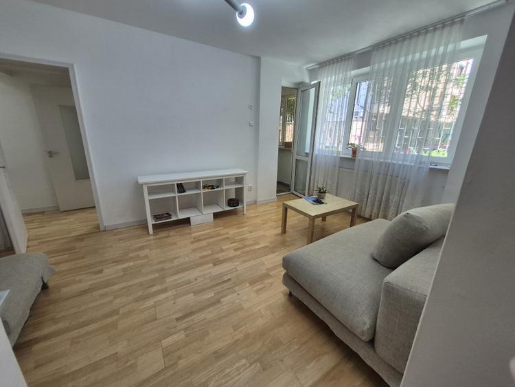 3 camere renovat, mobilat , balcon, str.Londra, loc parcare inclus