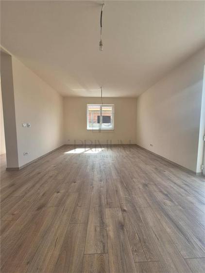 CASA INDIVIDUALA - SUPERBA - APROAPE DE CENTURA