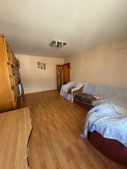 - Apartament 2 camere decomandat, zona Radu Negru.